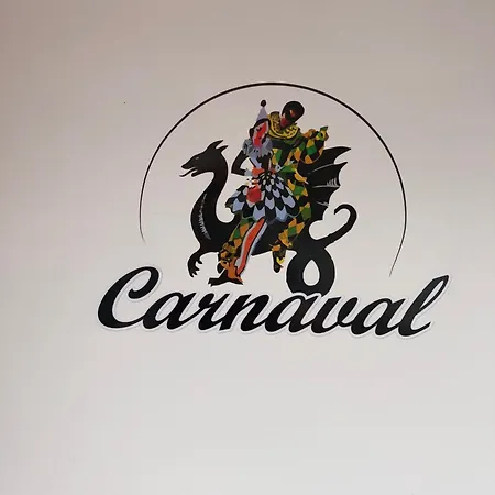 بيت للعطل The Little - -