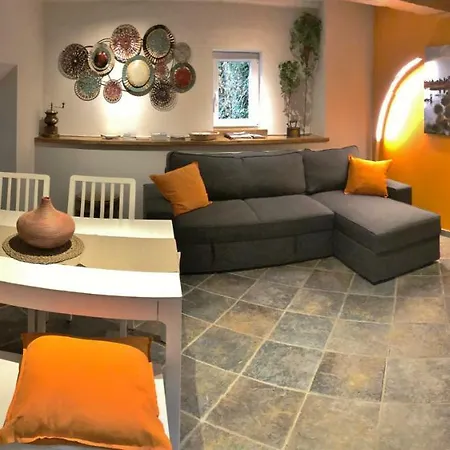 بيت للعطل The Little - -