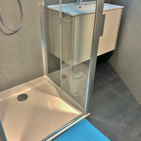 بيت للعطل The Little - -